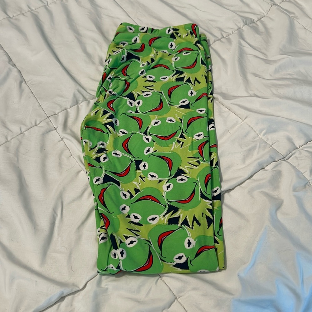 Lularoe Tall and Curvy Leggings- Kermit the Frog